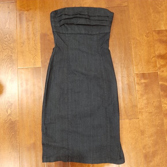 Unique Le Chateau strapless denim dress with pleats - Picture 12 of 12